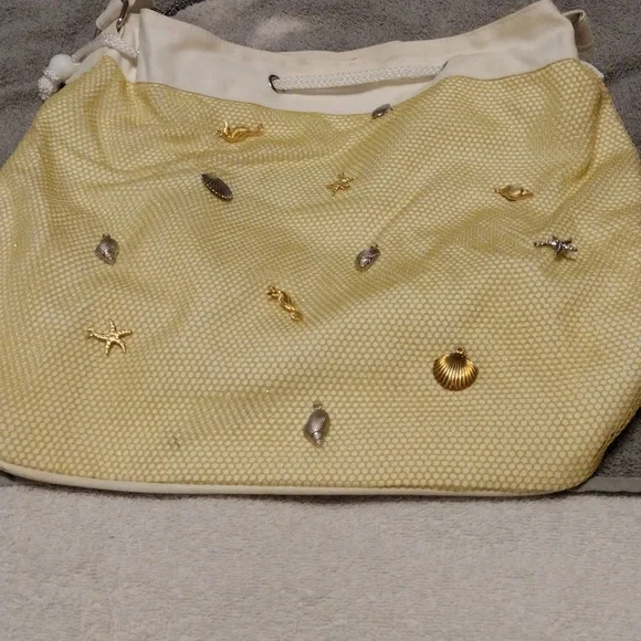 Vintage Women's, handbag and matching toe sandal in gold. - Picture 6 of 9